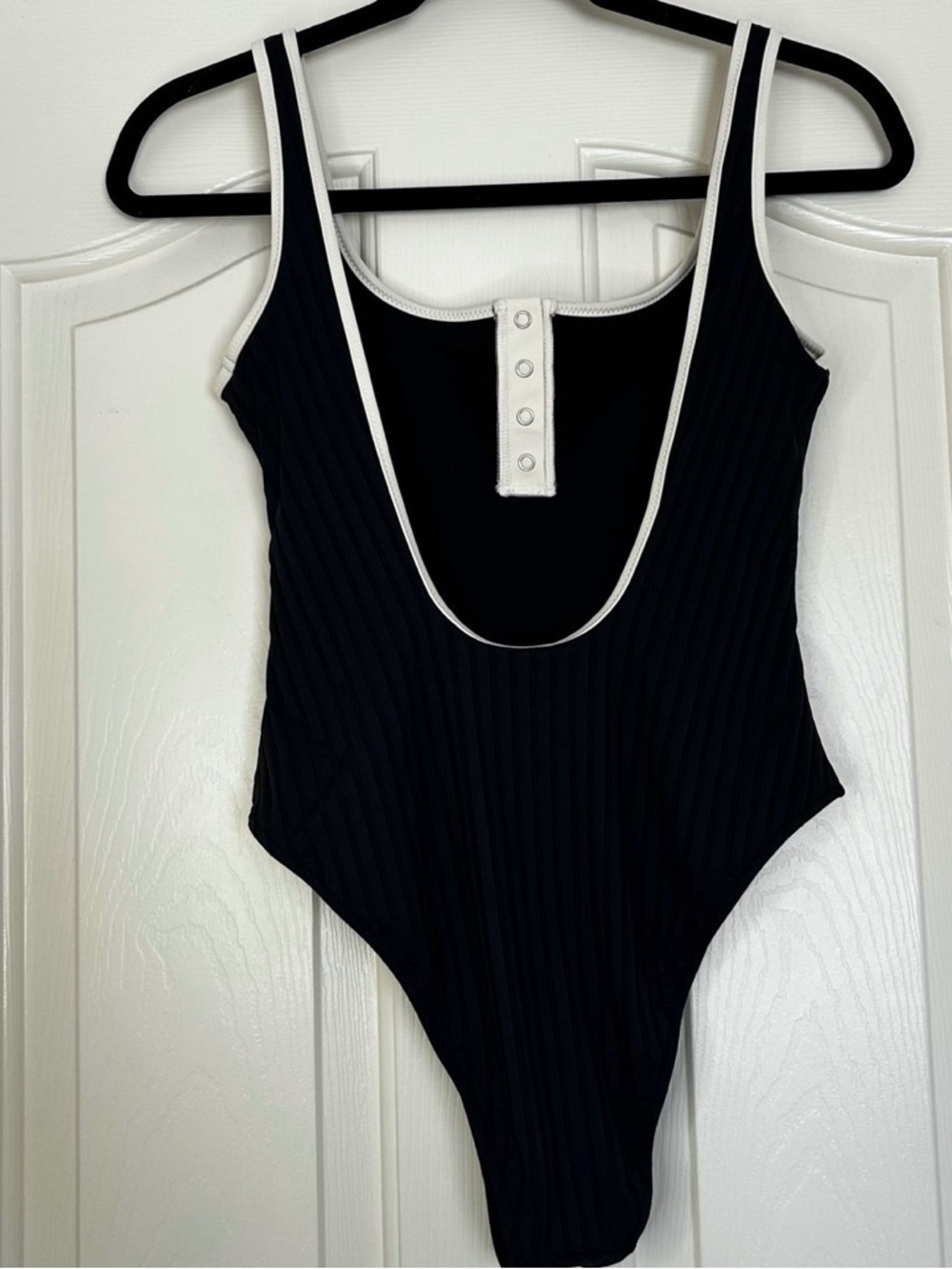 Aerie NWT Black Ribbed One-Piece Swimsuit with White Trim Size small - Picture 3 of 6